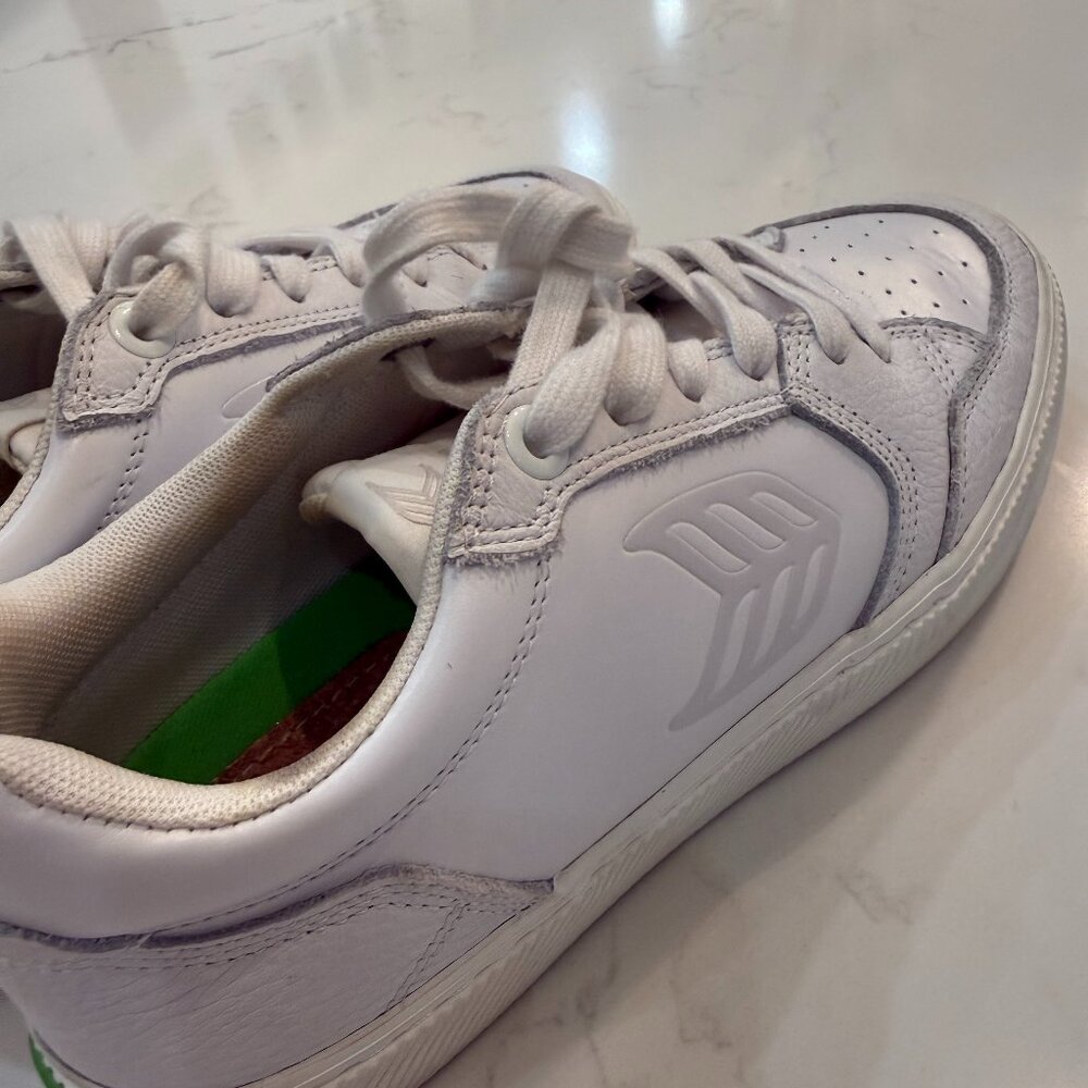 Cariuma Premium Leather Sneakers size 8